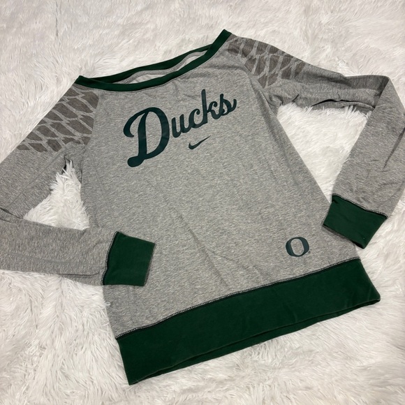 Nike dri-fit Oregon ducks long sleeve tee shirt Gray BOAT NECK WOMANS Size XS - Picture 9 of 9